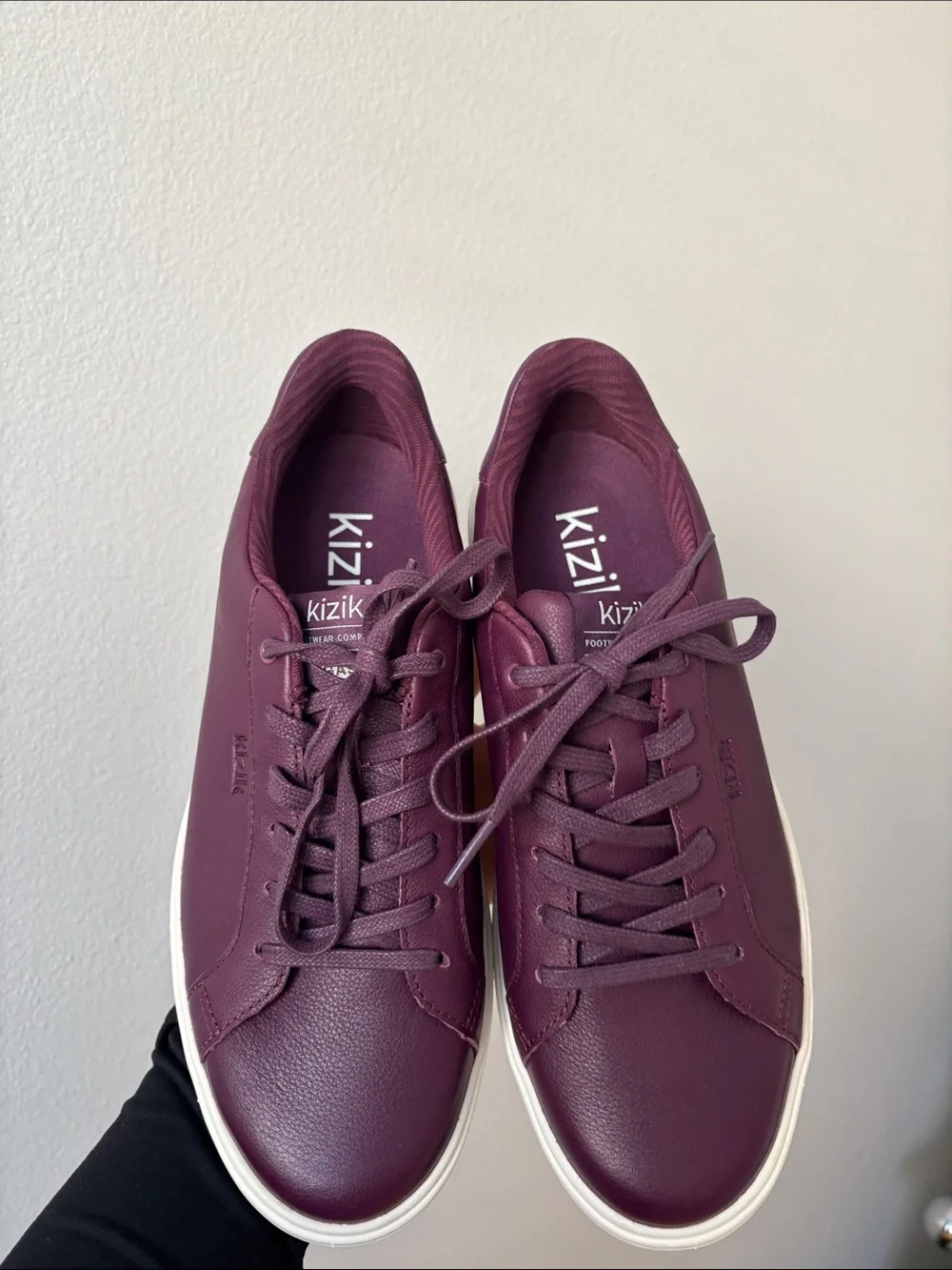 NWOT KIZIK Vegas 2 Women's Lace Up Shoes Traditional Mauve Wine/Pristine SZ 9.5